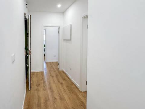 Apartamento T3 remodelado em Benfica, Lisboa