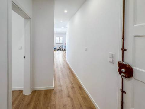Apartamento T3 remodelado em Benfica, Lisboa