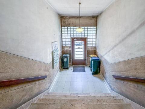 Apartamento T3 remodelado em Benfica, Lisboa