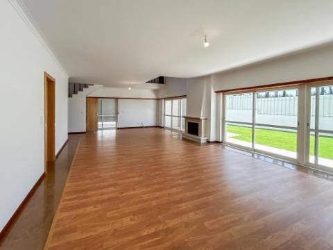 Moradia T4 na Cotovia, a 7 minutos da Praia de Sesimbra