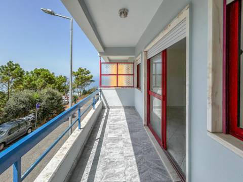 Apartamento T1 com varanda junto à Praia do Magoito