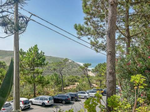 Apartamento T1 com varanda junto à Praia do Magoito