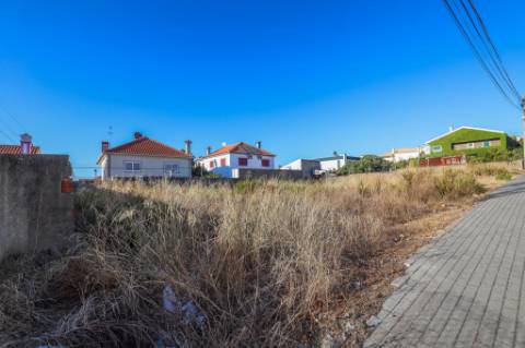 Terreno para Construção na Charneca da Caparica - Perto da Praia