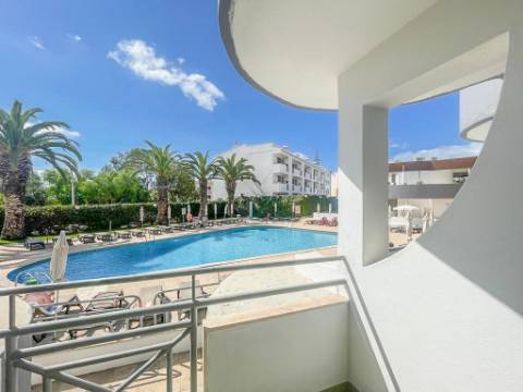 Apartamento T0 com Terraço e Vista Piscina - Oportunidade investimento em Albufeira