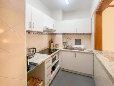 Apartamento T0 com Terraço e Vista Piscina - Oportunidade investimento em Albufeira