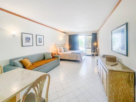 Apartamento T0 com Terraço e Vista Piscina - Oportunidade investimento em Albufeira