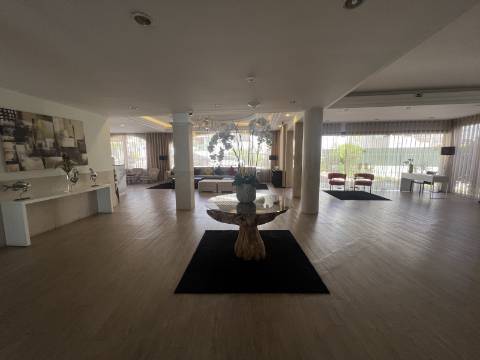 Apartamento T0 com Terraço e Vista Piscina - Oportunidade investimento em Albufeira