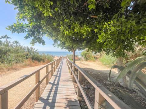 Apartamento T0 com Terraço e Vista Piscina - Oportunidade investimento em Albufeira