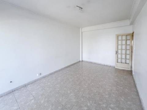 Apartamento T2 Centro de Oeiras - Excelente Oportunidade de Investimento em remodelação total