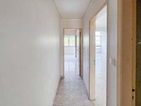 Apartamento T2 Centro de Oeiras - Excelente Oportunidade de Investimento em remodelação total