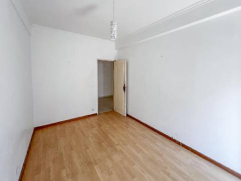 Apartamento T2 Centro de Oeiras - Excelente Oportunidade de Investimento em remodelação total