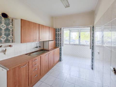 Apartamento T2 Centro de Oeiras - Excelente Oportunidade de Investimento em remodelação total