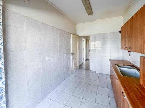 Apartamento T2 Centro de Oeiras - Excelente Oportunidade de Investimento em remodelação total