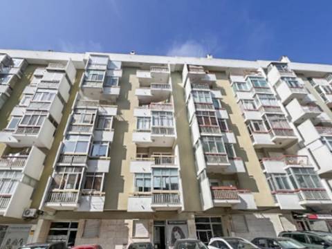 Apartamento T2 no Centro de Oeiras - Totalmente Remodelado