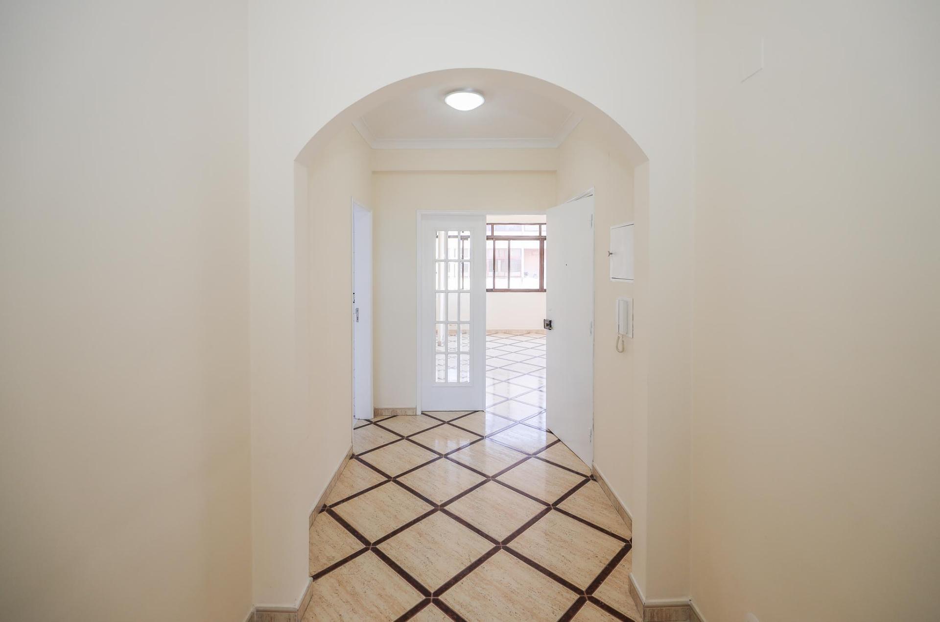 Apartamento T2 para venda remodelado em Paio Pires