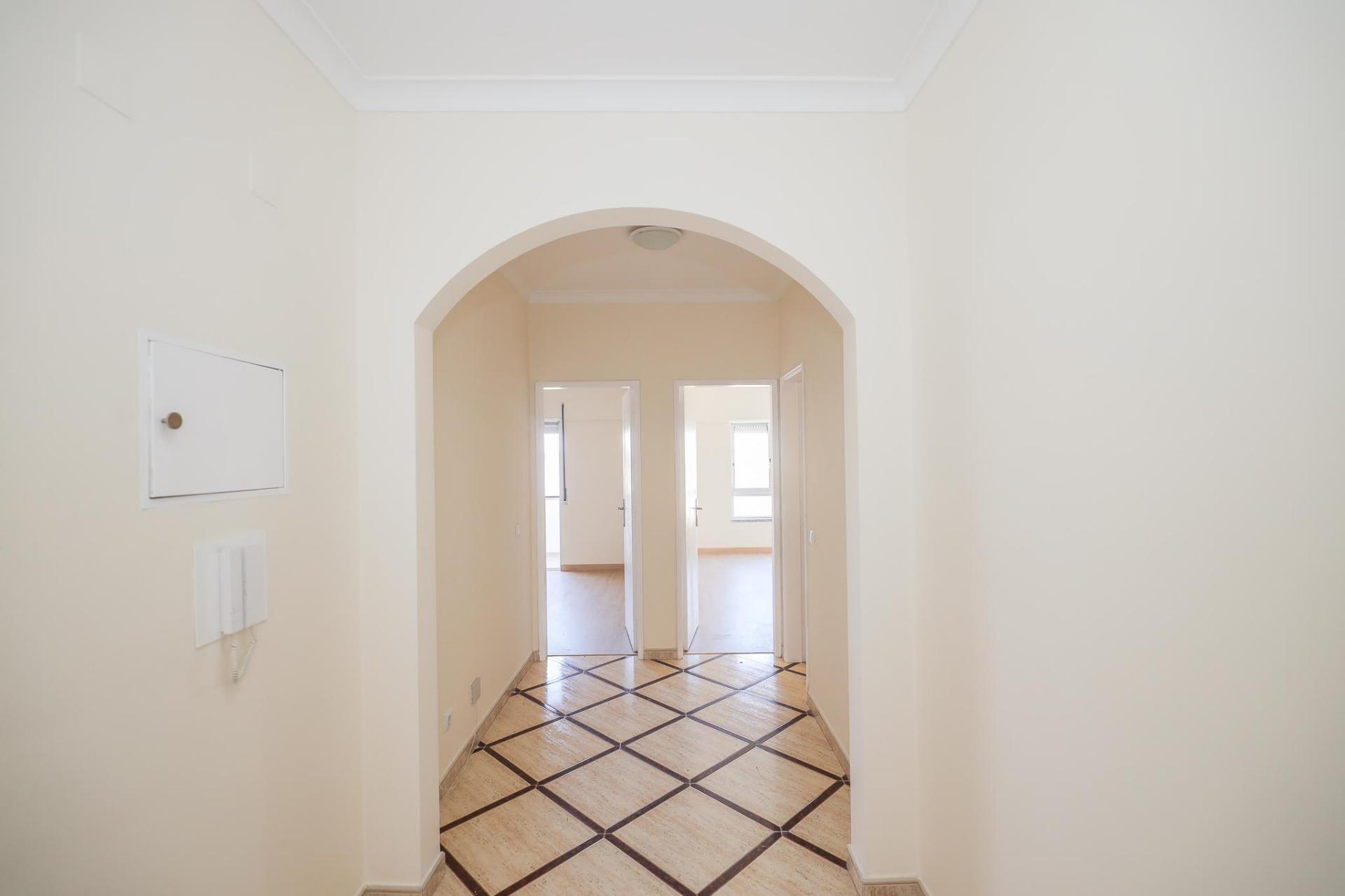 Apartamento T2 para venda remodelado em Paio Pires