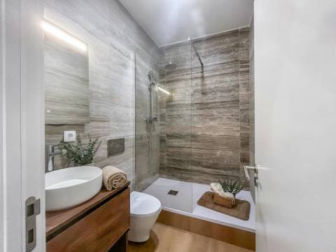 Apartamento T3 Remodelado à Venda na Penha de França, Lisboa