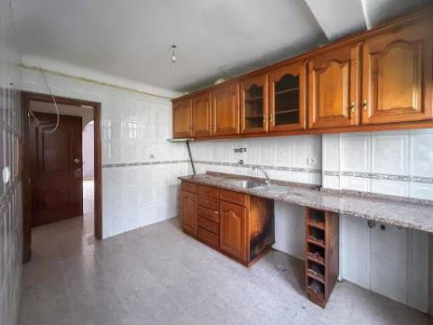 T2 à Venda em Benfica, Lisboa - Rua Atriz Maria Matos