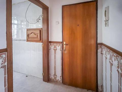 T2 à Venda em Benfica, Lisboa - Rua Atriz Maria Matos