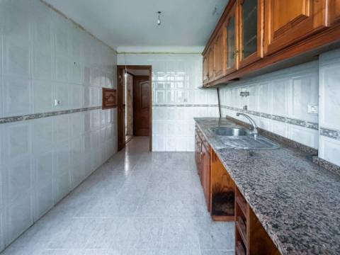 T2 à Venda em Benfica, Lisboa - Rua Atriz Maria Matos