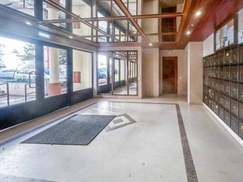 Apartamento T2 na Tapada das Mercês, Sintra Totalmente Remodelado e Perto da Estação