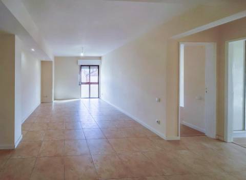 Apartamento T2 na Tapada das Mercês, Sintra Totalmente Remodelado e Perto da Estação