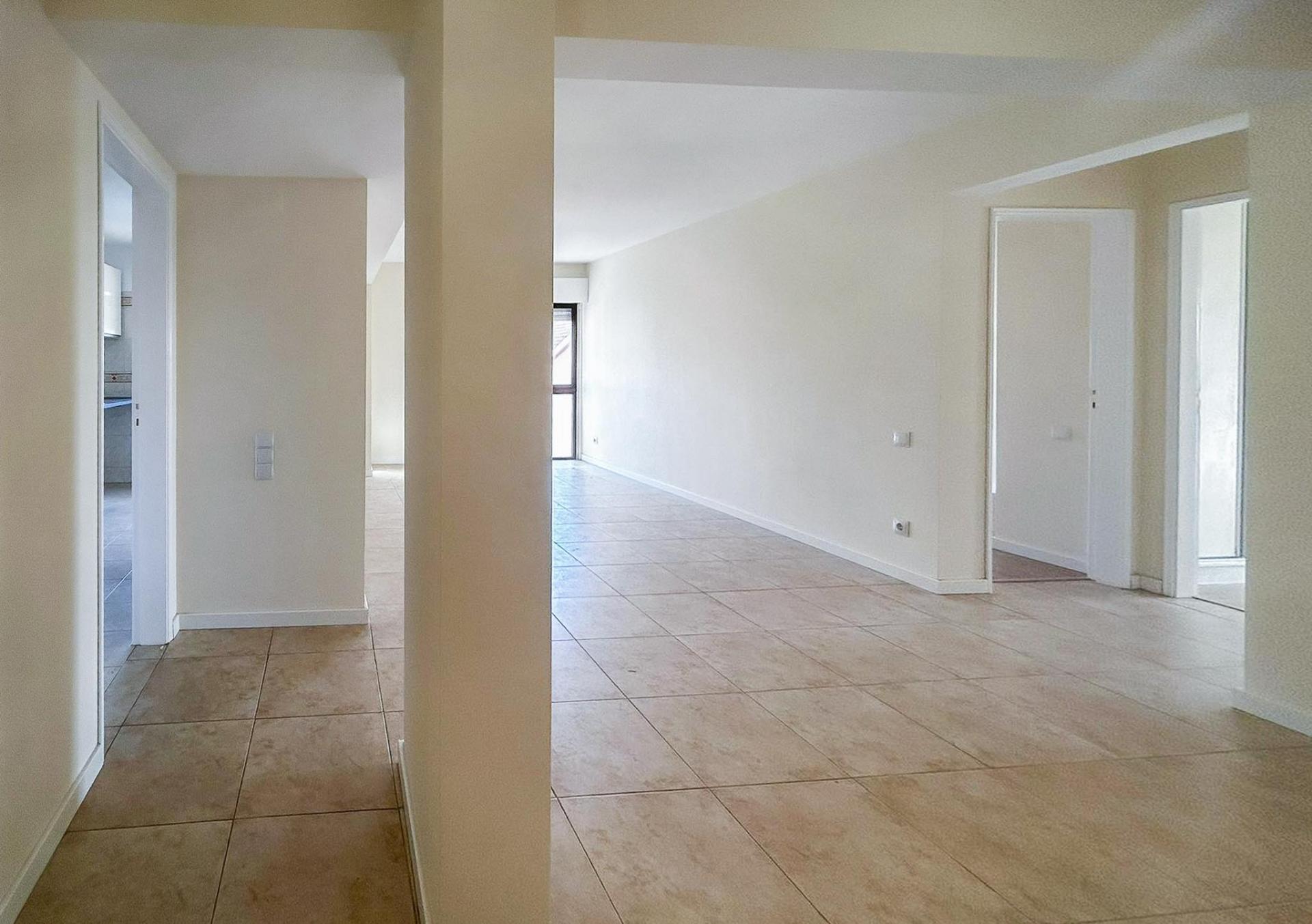 Apartamento T2 na Tapada das Mercês, Sintra Totalmente Remodelado e Perto da Estação