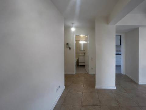 Apartamento T2 na Tapada das Mercês, Sintra Totalmente Remodelado e Perto da Estação