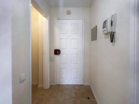 Apartamento T2 na Tapada das Mercês, Sintra Totalmente Remodelado e Perto da Estação