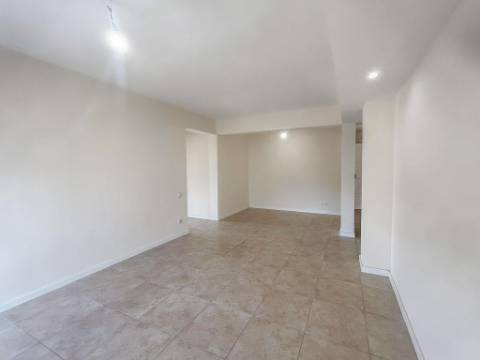 Apartamento T2 na Tapada das Mercês, Sintra Totalmente Remodelado e Perto da Estação