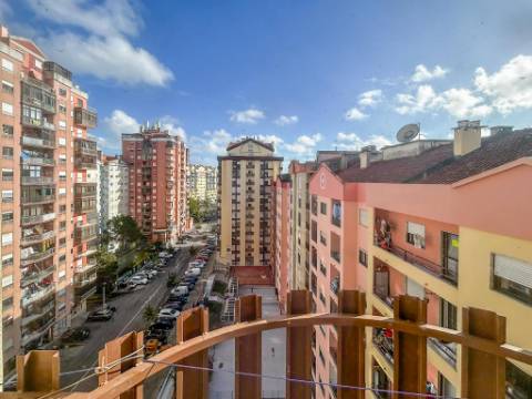 Apartamento T2 na Tapada das Mercês, Sintra Totalmente Remodelado e Perto da Estação