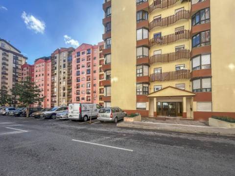 Apartamento T2 na Tapada das Mercês, Sintra Totalmente Remodelado e Perto da Estação