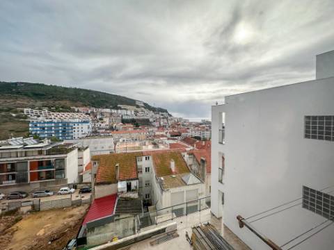 Apartamento T2 Totalmente Renovado em Santiago, Sesimbra