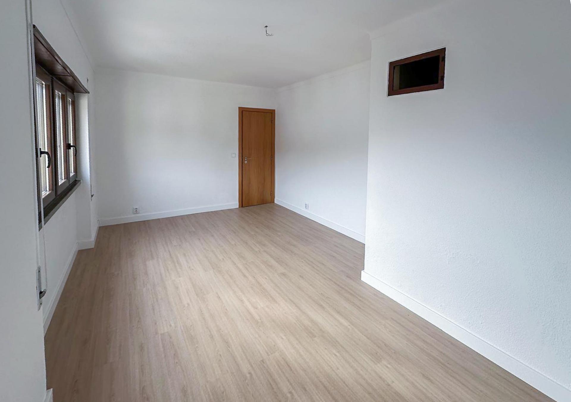 Apartamento T2 Totalmente Renovado em Santiago, Sesimbra