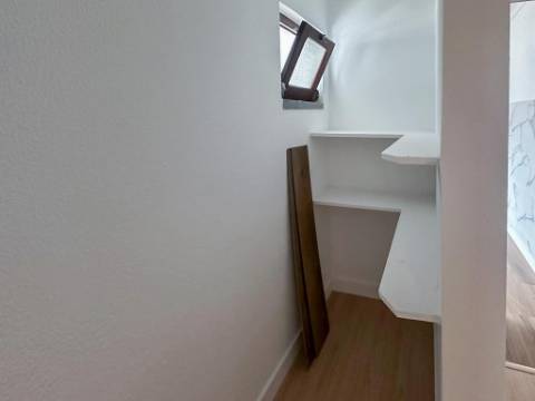 Apartamento T2 Totalmente Renovado em Santiago, Sesimbra