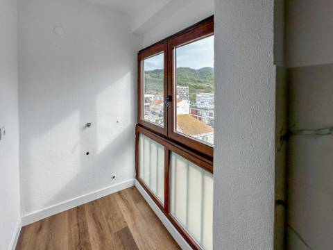 Apartamento T2 Totalmente Renovado em Santiago, Sesimbra