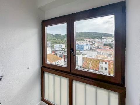 Apartamento T2 Totalmente Renovado em Santiago, Sesimbra