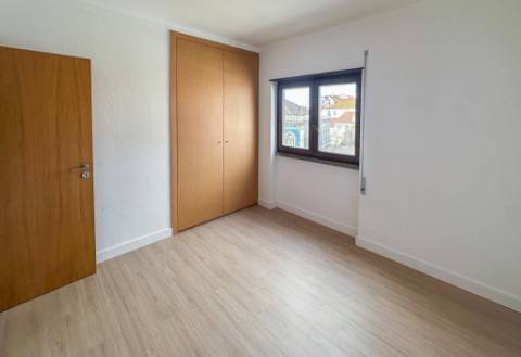 Apartamento T2 Totalmente Renovado em Santiago, Sesimbra