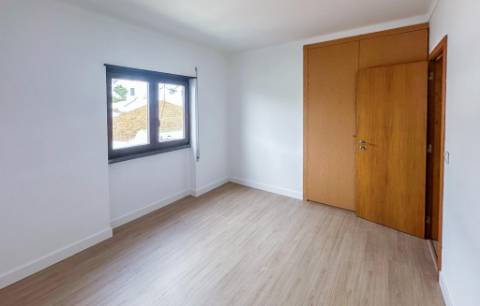 Apartamento T2 Totalmente Renovado em Santiago, Sesimbra