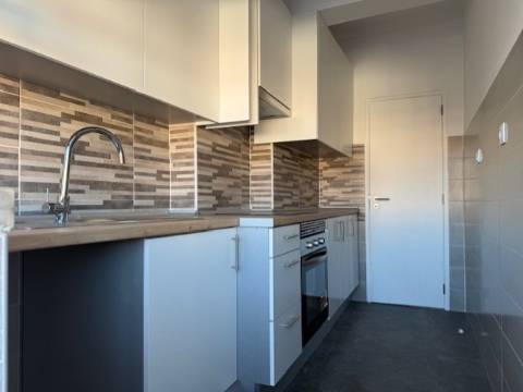 Apartamento T3 Remodelado no Centro de Setúbal - Pronto a Entrar