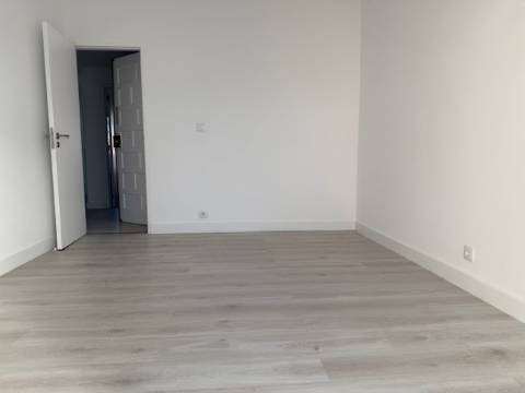 Apartamento T3 Remodelado no Centro de Setúbal - Pronto a Entrar