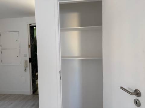 Apartamento T3 Remodelado no Centro de Setúbal - Pronto a Entrar
