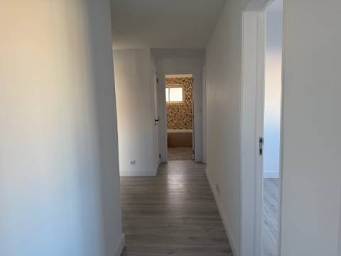 Apartamento T3 Remodelado no Centro de Setúbal - Pronto a Entrar