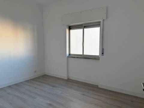 Apartamento T3 Remodelado no Centro de Setúbal - Pronto a Entrar