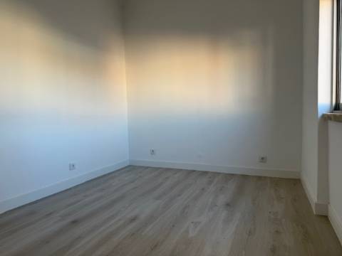 Apartamento T3 Remodelado no Centro de Setúbal - Pronto a Entrar