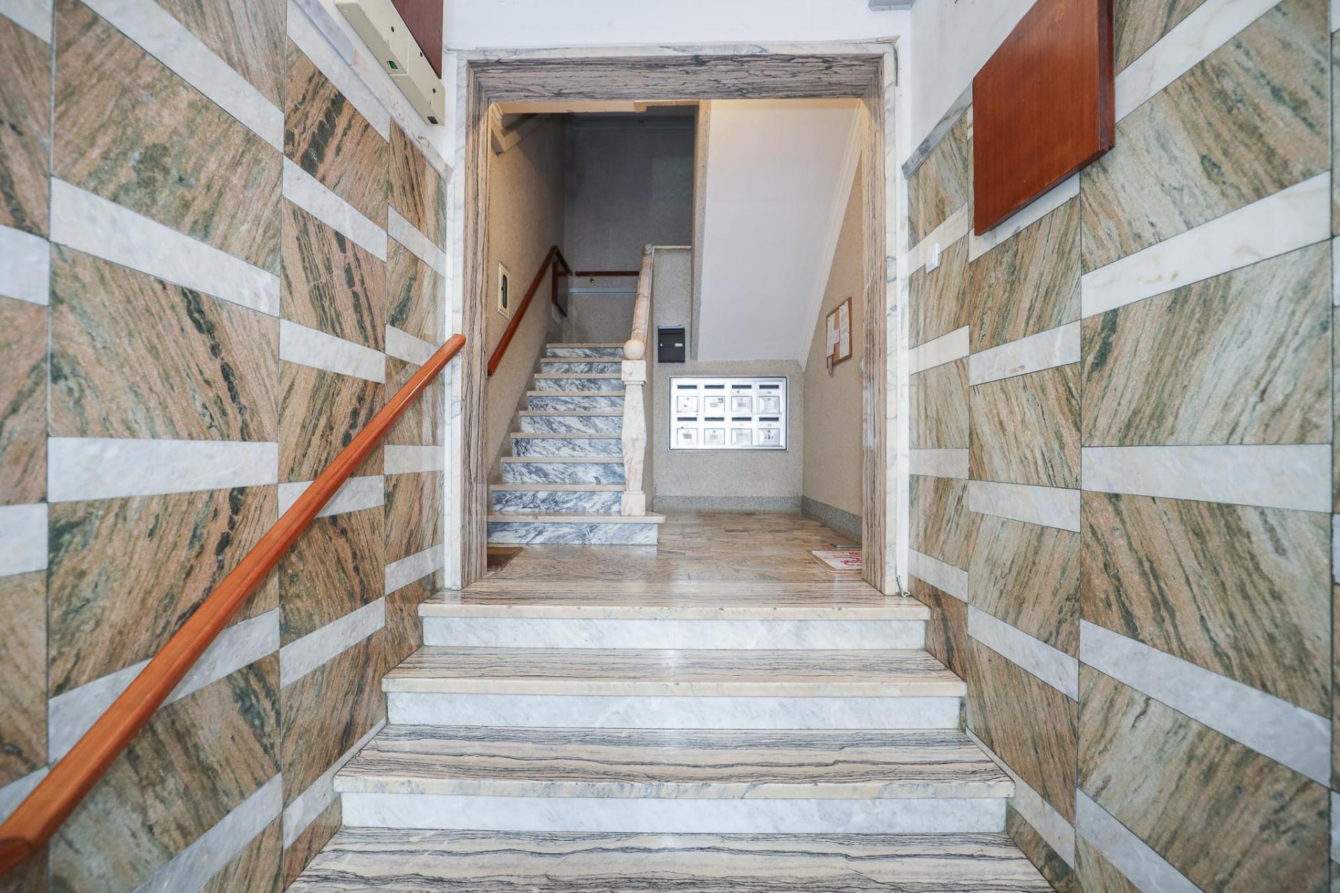 T2 para Arrendamento na Amora com Varanda