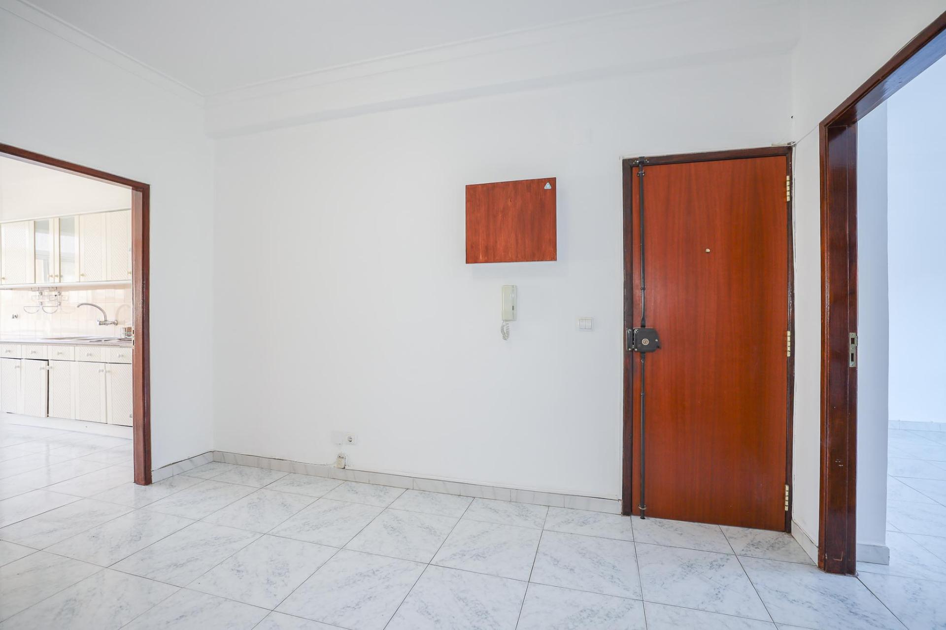 T2 para Arrendamento na Amora com Varanda