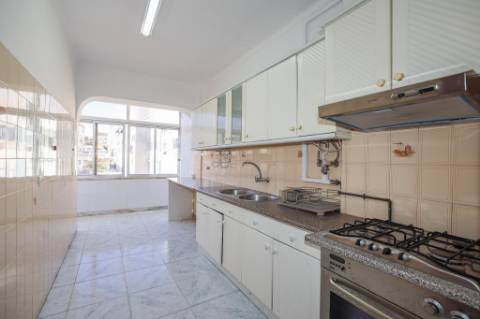 T2 para Arrendamento na Amora com Varanda