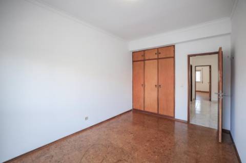 T2 para Arrendamento na Amora com Varanda