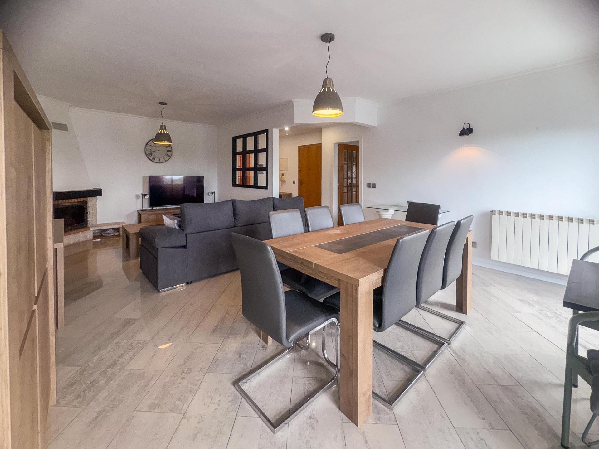 Arrenda-se | Apartamento T2 Mobilado com Varanda | Urbanização Portais da Arrábida - Quinta do Anjo (Palmela)